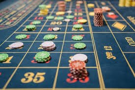 Permainan Lightning Dice di platform terjun4d menampilkan tiga dadu dan hasil taruhan secara real-time